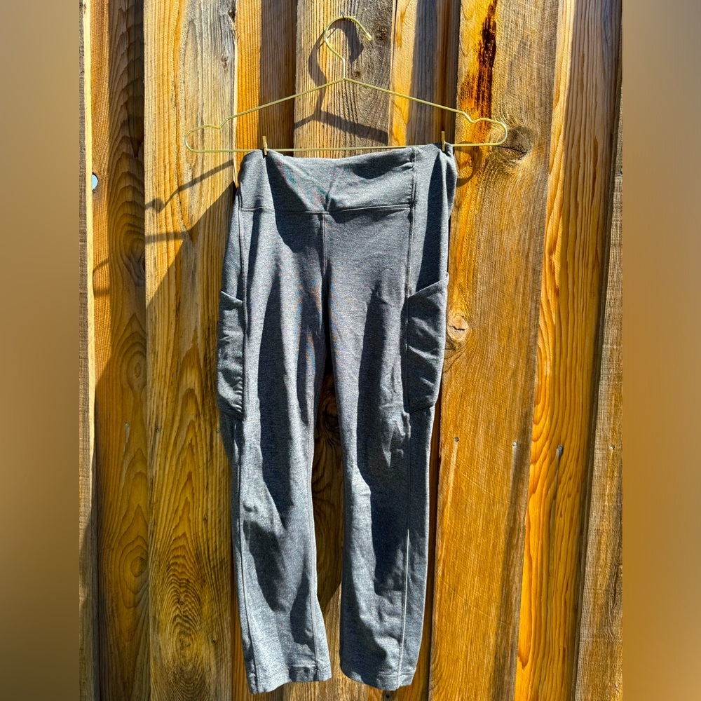 Lululemon Leggings, running legging, reflective, good pockets, size 6, grey